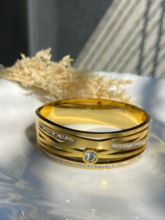 Radiant Solitaire Gold Kada