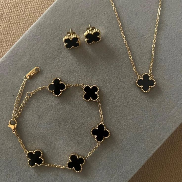 Single black Clover combo set