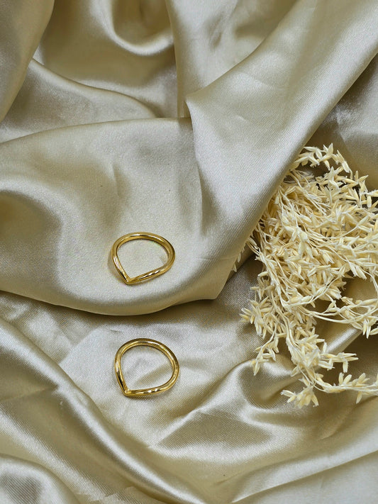 V Finger Ring