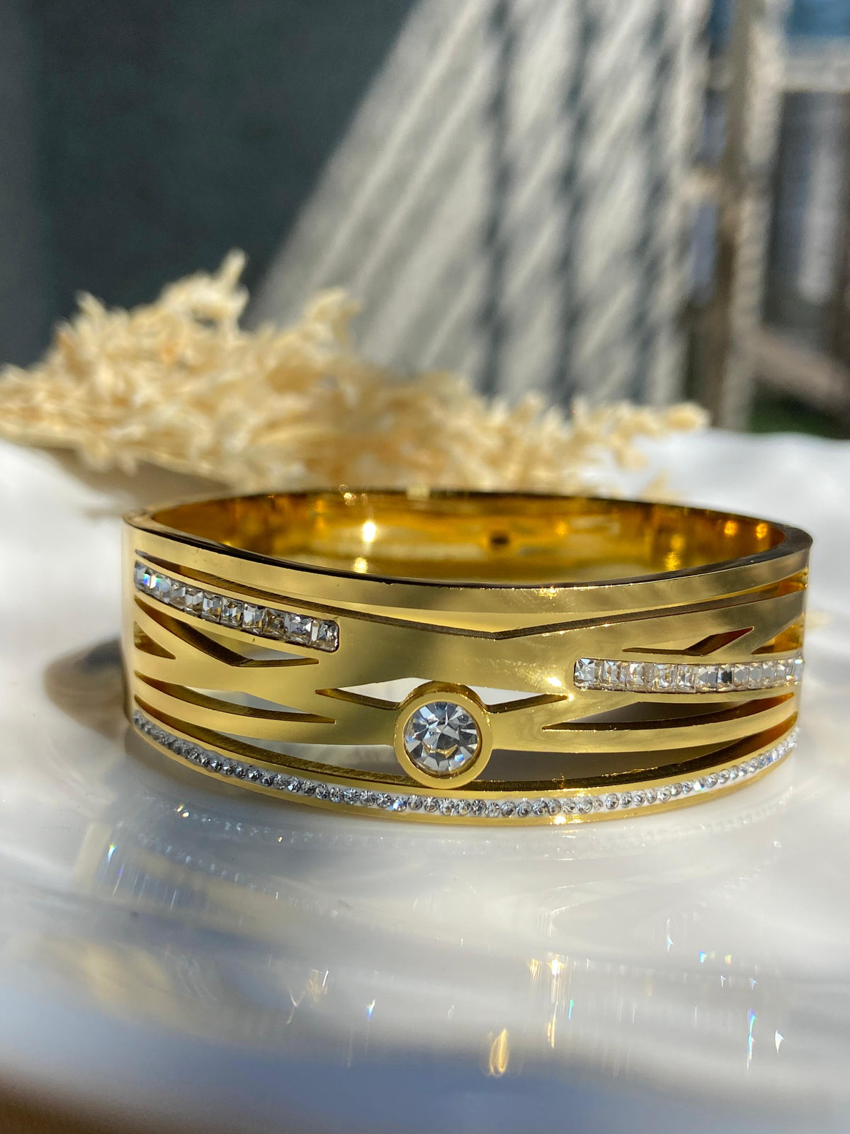 Radiant Solitaire Gold Kada