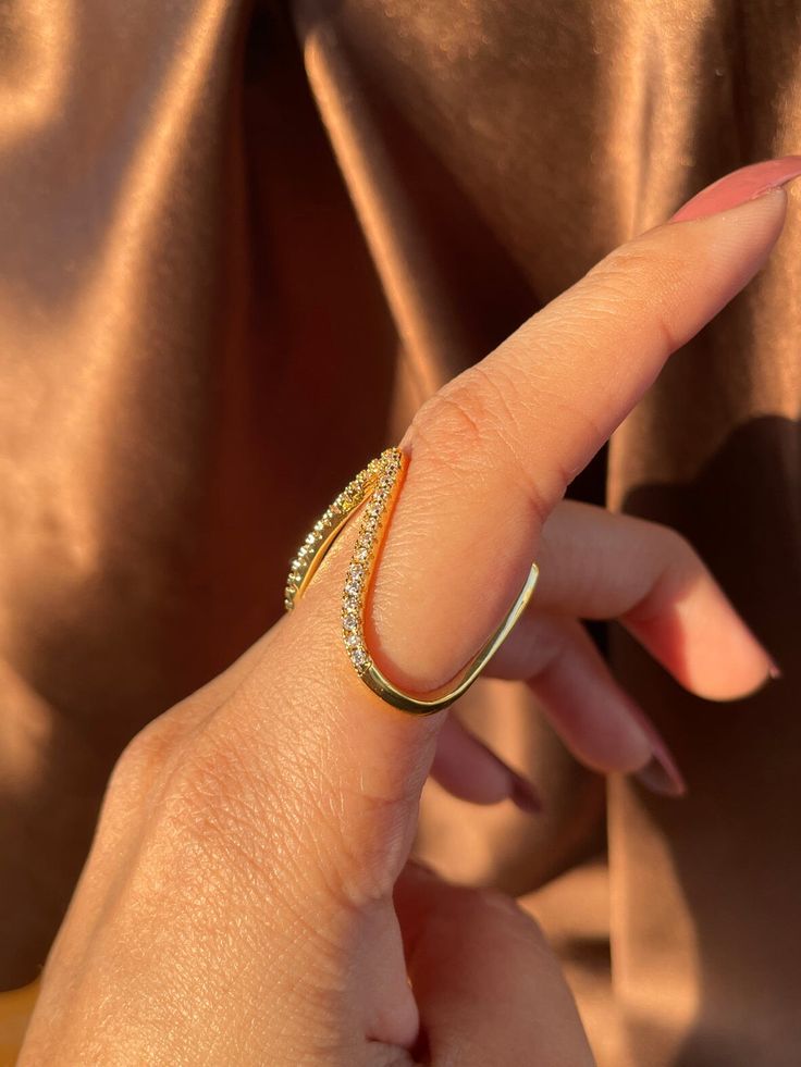 V Shape Diamond Gold Ring