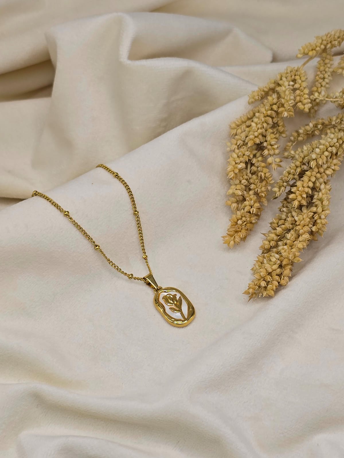 White MOP flower Necklace