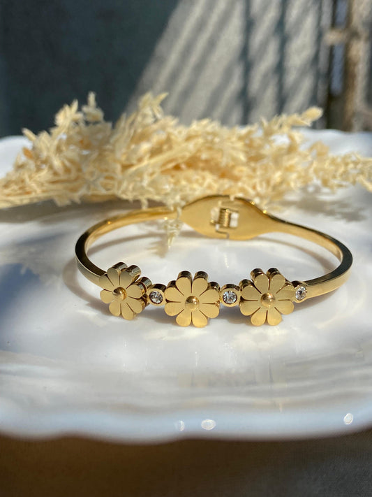 Triple Daisy Gold Kada