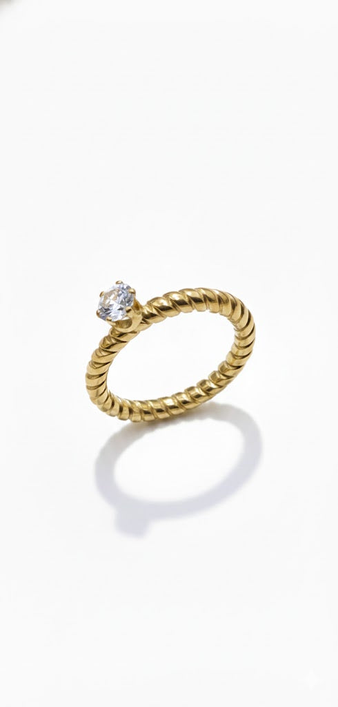 Regal Solitaire Finger Ring